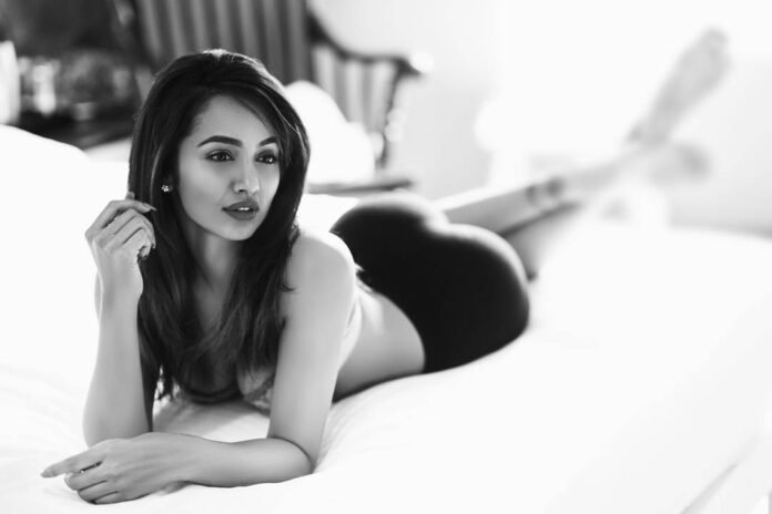 Actress Tejaswi Madivada Hot Photoshoot 2017