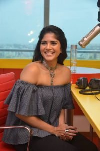 megha akash at radio mirchi 17