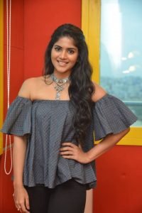 megha akash at radio mirchi 32