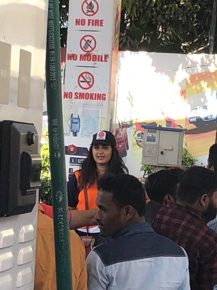 Actress Anushka Shetty Working In Petrol Bunk