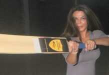 Hot Actress Rakhi Sawant to Play Cricket to Encourage Women