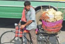 Hrithik Roshan Spotted Selling Papads on Jaipur Streets for Super 30