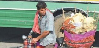 Hrithik Roshan Spotted Selling Papads on Jaipur Streets for Super 30