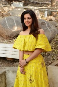 actress mehreen pirzada yellow dress latest photos 2018 6