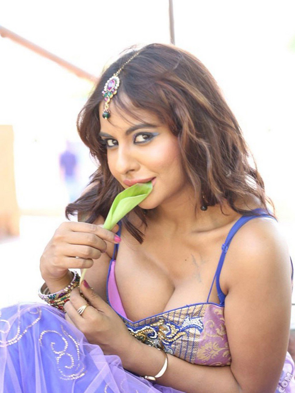 actress sri reddy hot navel show photos 3