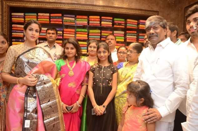 lavanya tripathi saree stills at kancheepuram kamakshi silks launch 7