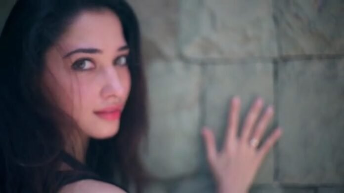 Tamanna Bhatia Sexy Dance Moves on DJ Snake Magenta Riddim