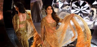 Kareena Kapoor Walks The Ramp in 30 Kg Gold Lehenga