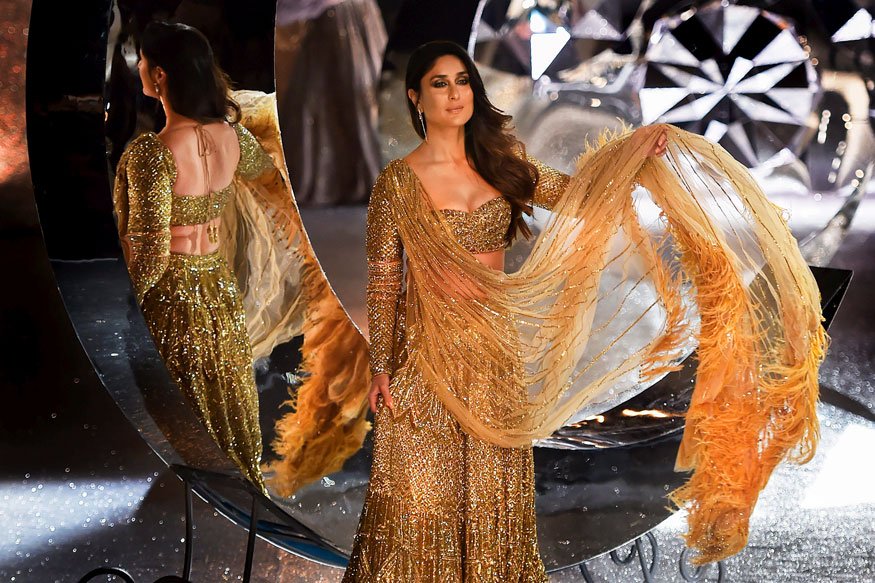 Kareena Kapoor Walks The Ramp in 30 Kg Gold Lehenga