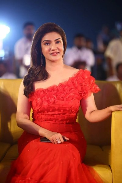 Honey Rose Photos From Veera Simha Reddy Pre Release Event Southcolors 6 1